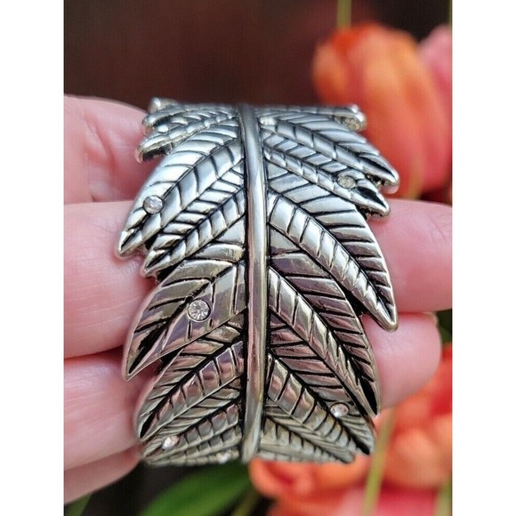 Guess Feather Rhinestone Design Silver Tone Cuff Bracelet Small Wrist - Picture 5 of 6